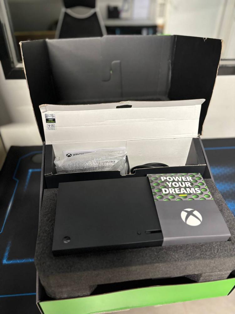 صورة جهاز Xbox Series X مع 2 يد 1بطارية يد اصلية مستعــمل مع كرتونة رقم 2
